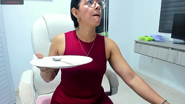 dahian_carter (F milf) - the domi vibrates inside my ass