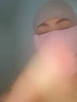 katiyvy (F milf) - احط خيارين واحد طيريز تاني كسي