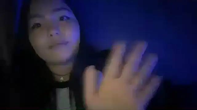 mollyasian (F teen) - Bite My Lip