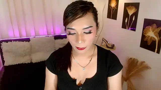 HeavenlyHugeCock webcam