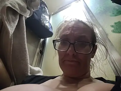 ILUV2TUCHMYKITTY webcam