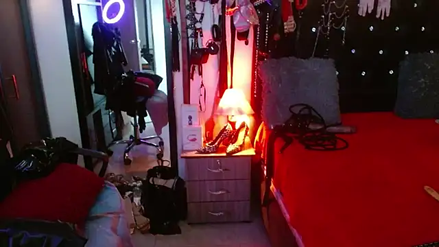 AmelieMartinez webcam