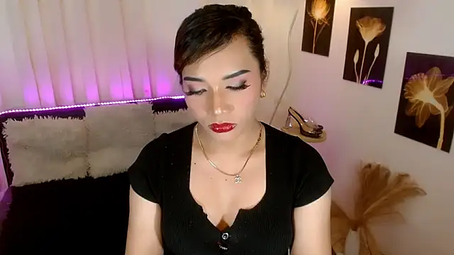 HeavenlyHugeCock webcam