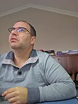 andrew1900529 (Ask my age) - 1 min toy control