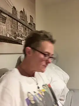 curvy-jinx (F mature) - 10 mins toy control