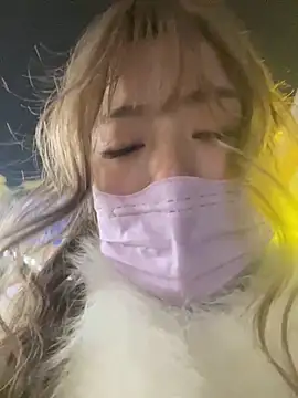 xiao-mo520 (F milf) - 咖啡厅偷玩小粉，人多容易失控，哥哥轻点，完成目标脱内衣真空直播