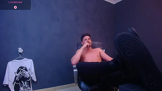 enzorace (M young) - toy on