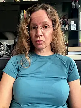 annikarose (F milf) - Tittenfick mit Dirty Talk