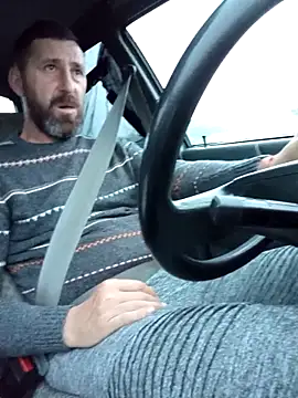 bzh45 (Ask my age) - LT: control my TOY 5MIN