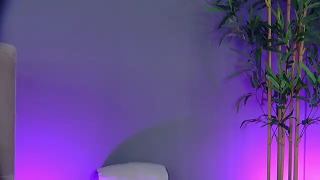 patriciaspice (F young) - finger pussy