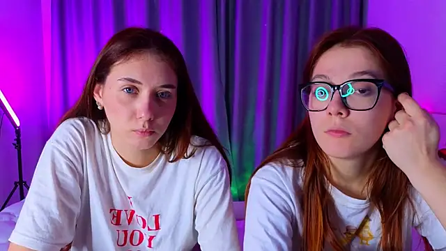 margaretmorris (F teen) - kiss the shoulders funny