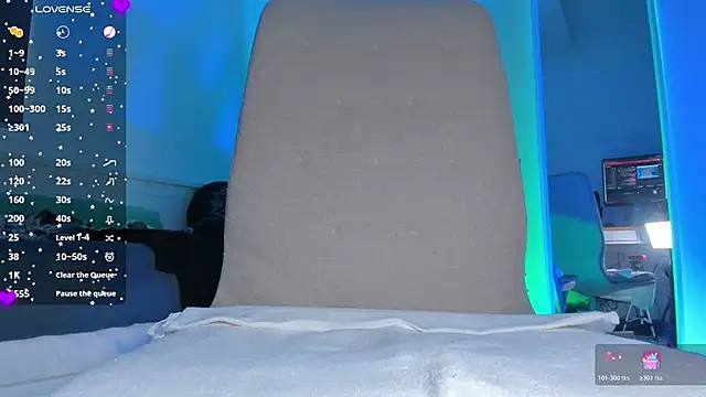 laura-hills18 webcam