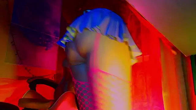 bestlola (F milf) - DILDO FUCK ME TODAY. on the table