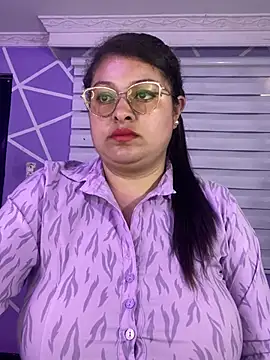 Webcam Model (MiiaaJoness)  is live.Free join now!