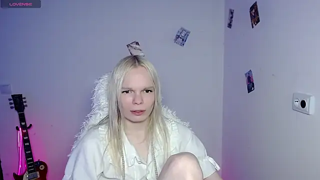 emily_nyaffee (T young) - cum show