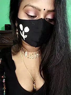 idhika-paul (F young) - Oil show Boobs