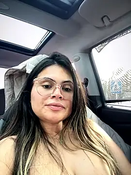 melanny10 (F milf) - Make my pussy wet around people