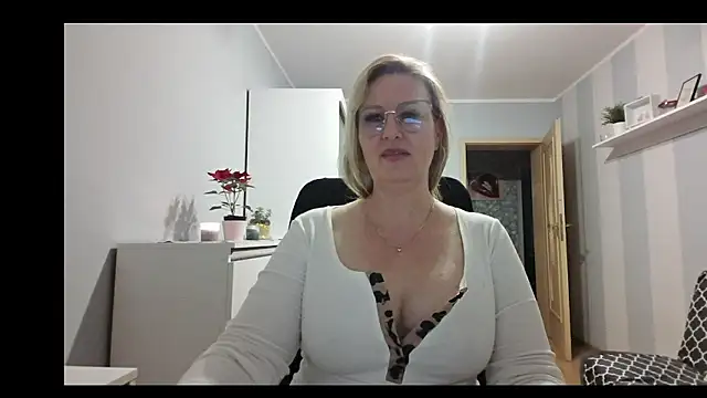 dianalive (F milf) - LETS HAVE FUN