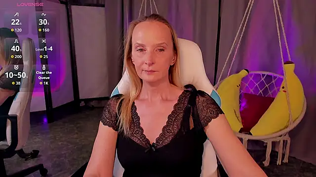 scarlettpalmer (F mature) - stand up and turn around