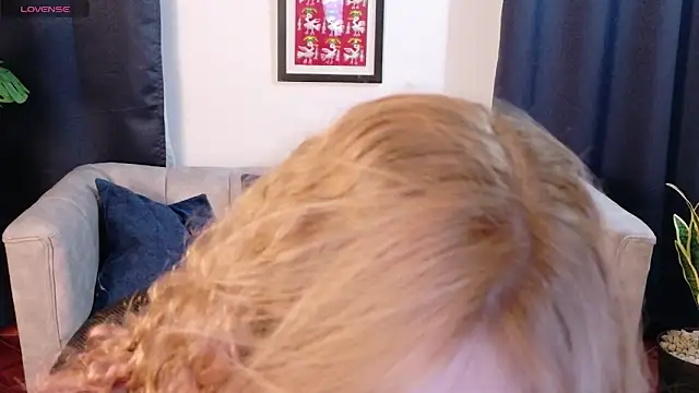 milfarlet (F milf) - oil in my body