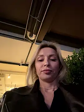 vikabunny1 (Ask my age) - take off panties in PUBLIC😳🥵fuck pussy