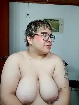 amalia_love (F young) - Pussy open