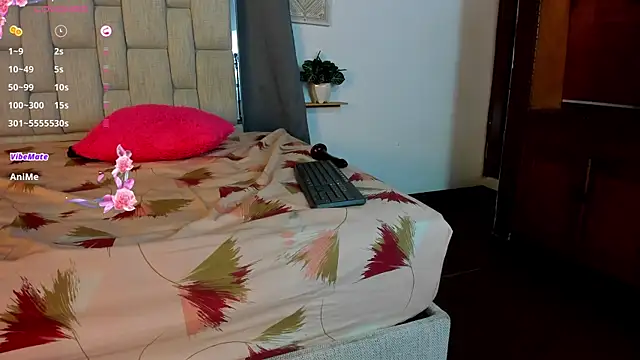 dounia_nagi (F young) - I fuck pussy with a big dildo