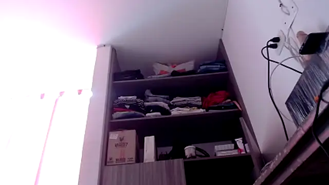 nicolle_milf1978 webcam