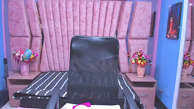 sarah_sweett_ (F teen) - naked with oil😈🥴🍑🍒