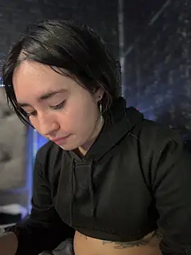 Webcam Model (Sophie_LS)  is live.Free join now!