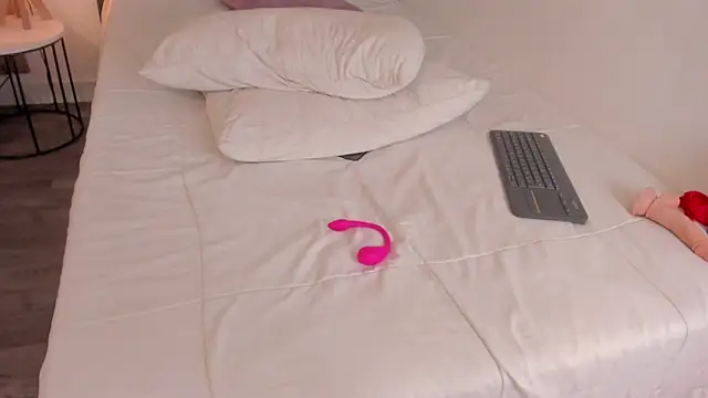 deniseburton (F milf) - Bounce my amazing boobs🥵