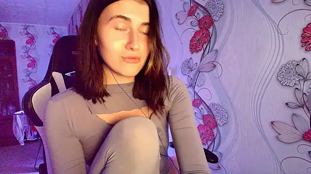 kristinascott (F young) - Take off bra