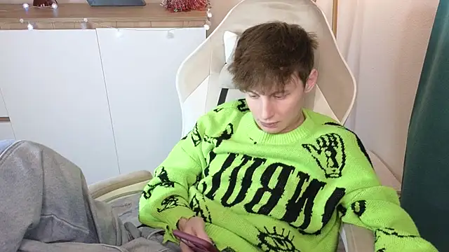 crisp1n (M young) - CUM SHOW