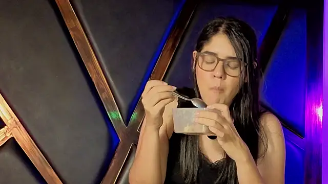 donnasoto (Ask my age) - Harder