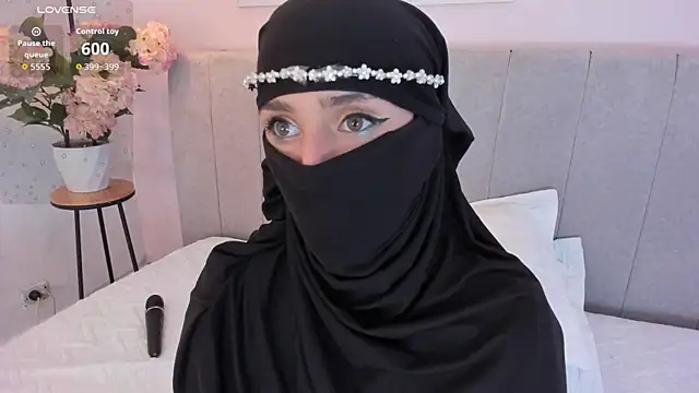 rawiya live cam screenshot females on VideoChat.work — Live Cam Directory