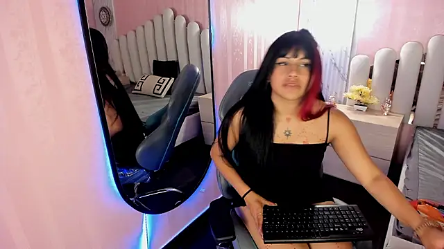 Nyx_Hyde live cam screenshot female on PornAJ – Adult Videos, Live Cams & Chat