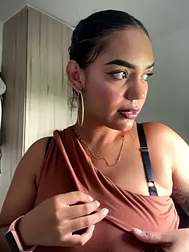 sara-77 - Sara-77's free webcam - UK Sex Cams