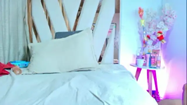 rachele_x (F milf) - leave buttocks red