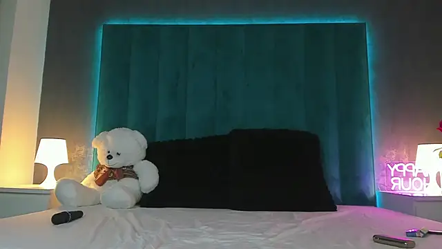 snowantonia (F young) - i love to be here , lets have fun guysss