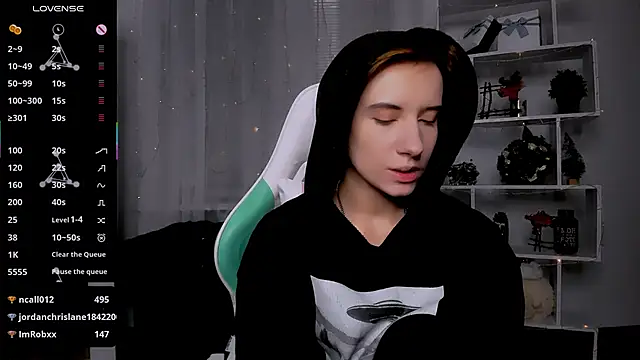 _rein_ramm (F young) - Doggy pose naked and anal plug