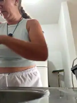 mileide980 (F mature) - Flash  bobs