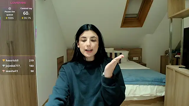 arya_33 (F young) - show ass