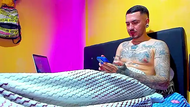 tattooedsmoker777 (M young) - worship your king