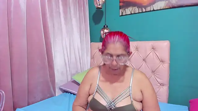 renata_milf_ (Ask my age) - finger pussy + spank yeahh 😈