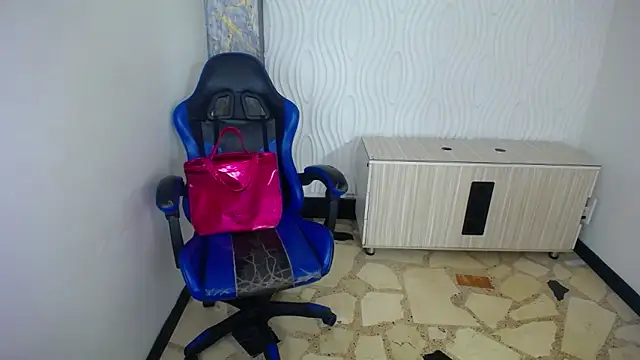 anniee_x (F young) - kissess