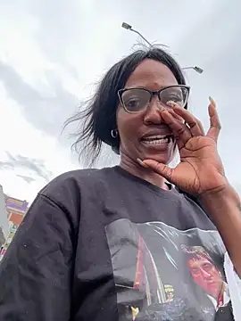 bustykeyla (Ask my age) - Daré u get me naked at gym