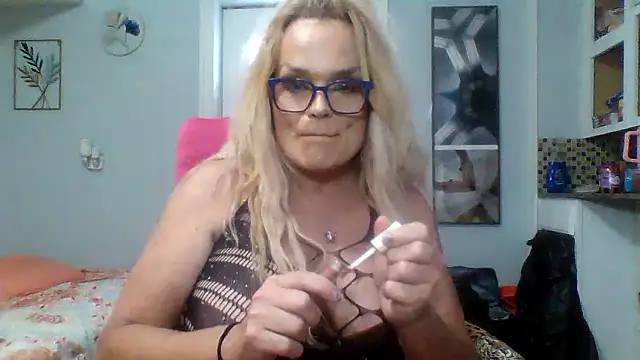 star_whore (T milf) - have fun  and  blow clouds