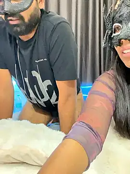 vickyandtania's live cam