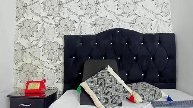 keira_lennox - Keira_Lennox's free webcam