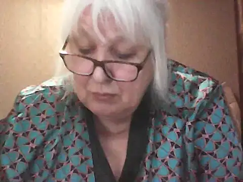 Webcam Model (Alexia64231)  is live.Free join now!